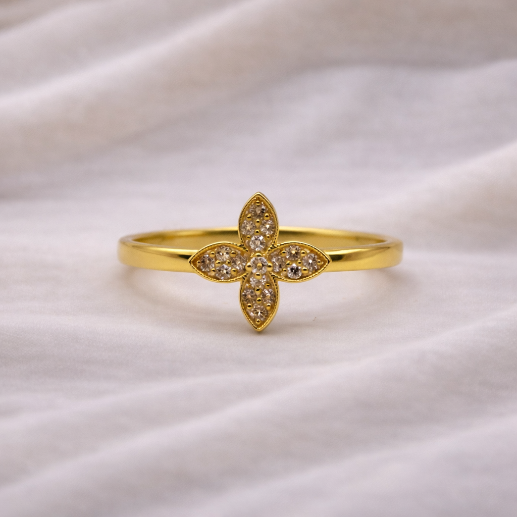 keltakultainen timanttisormus