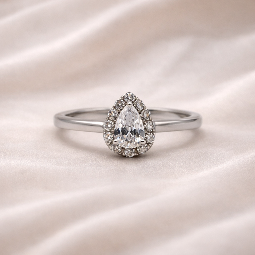 valkokultainen timanttisormus - laboratoriotimantit - päärynänmuotoinen timantti