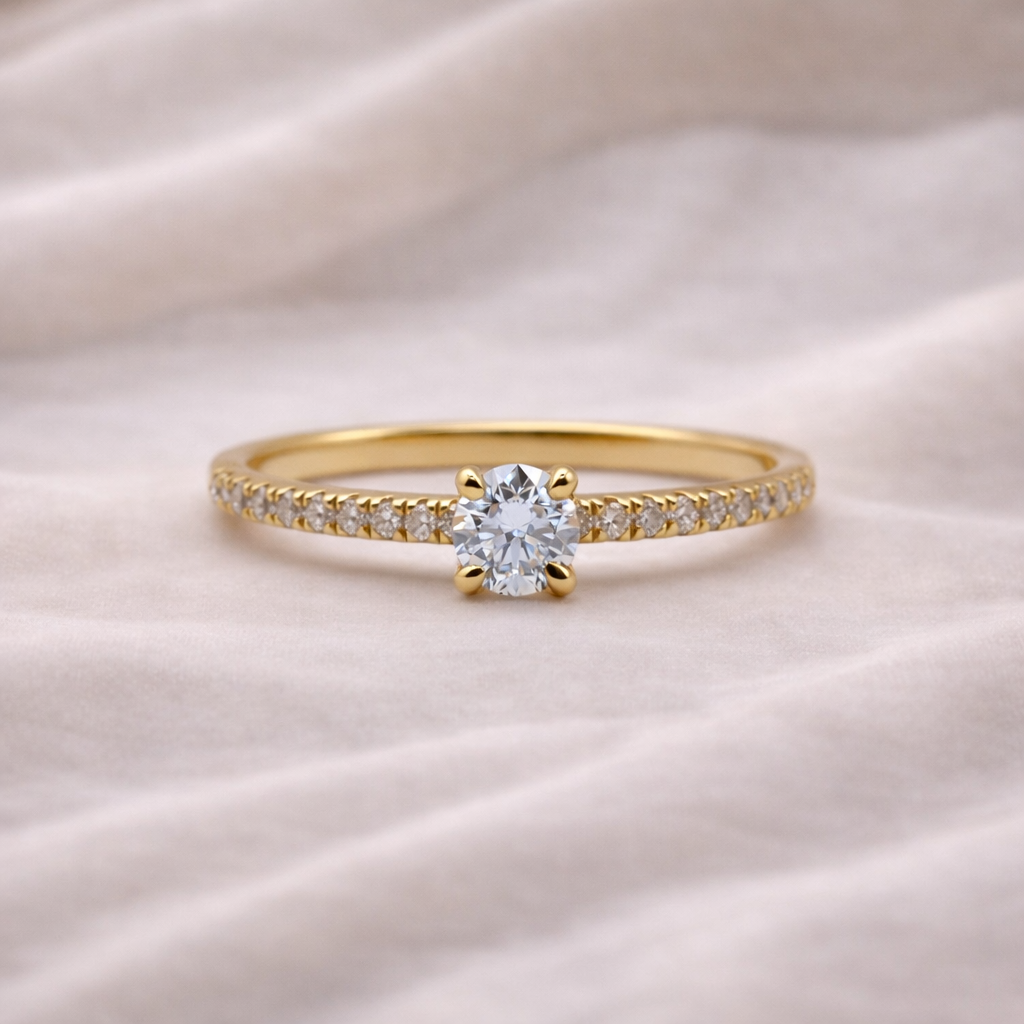 keltakultainen timanttisormus, briljanttihiottu