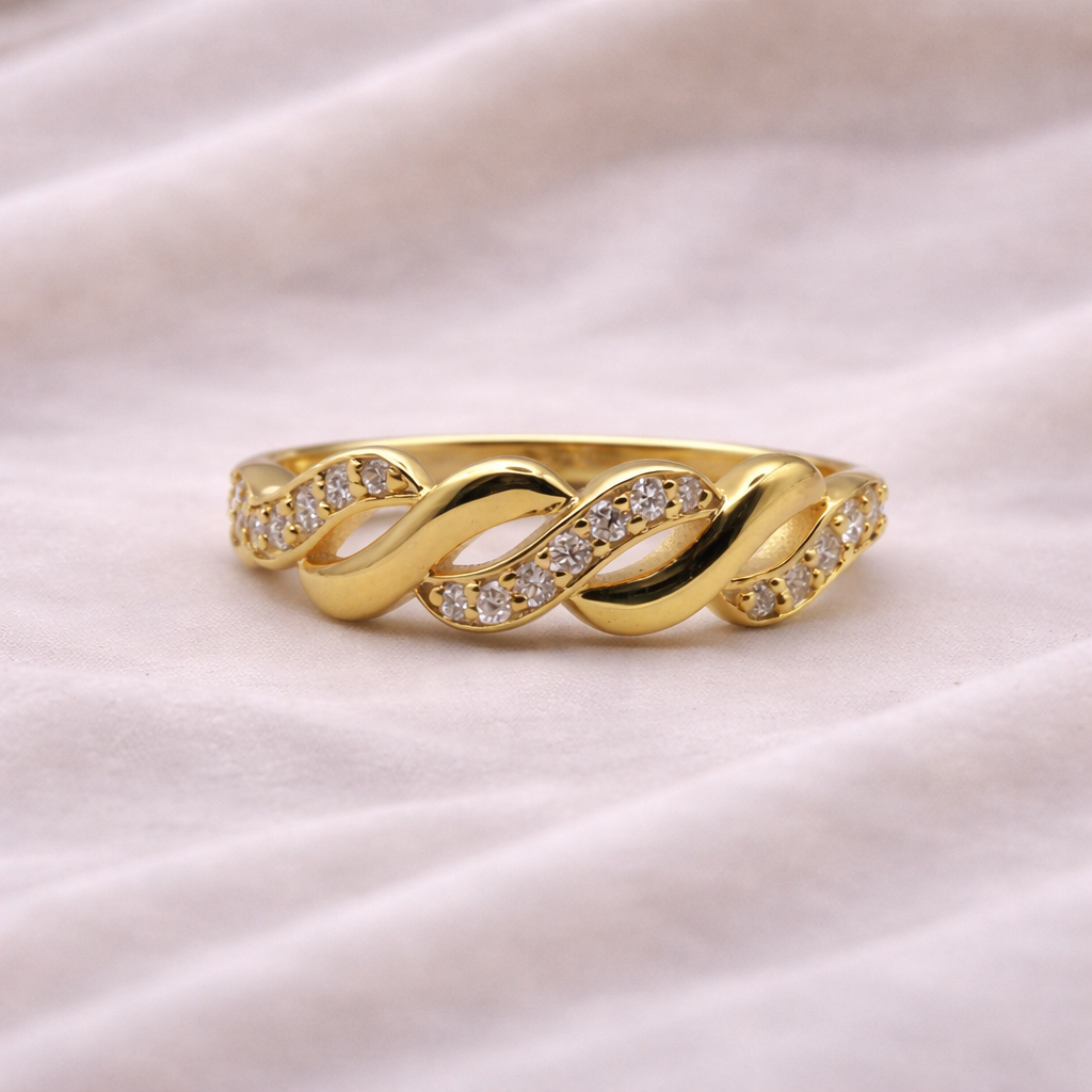 keltakultainen timanttisormus