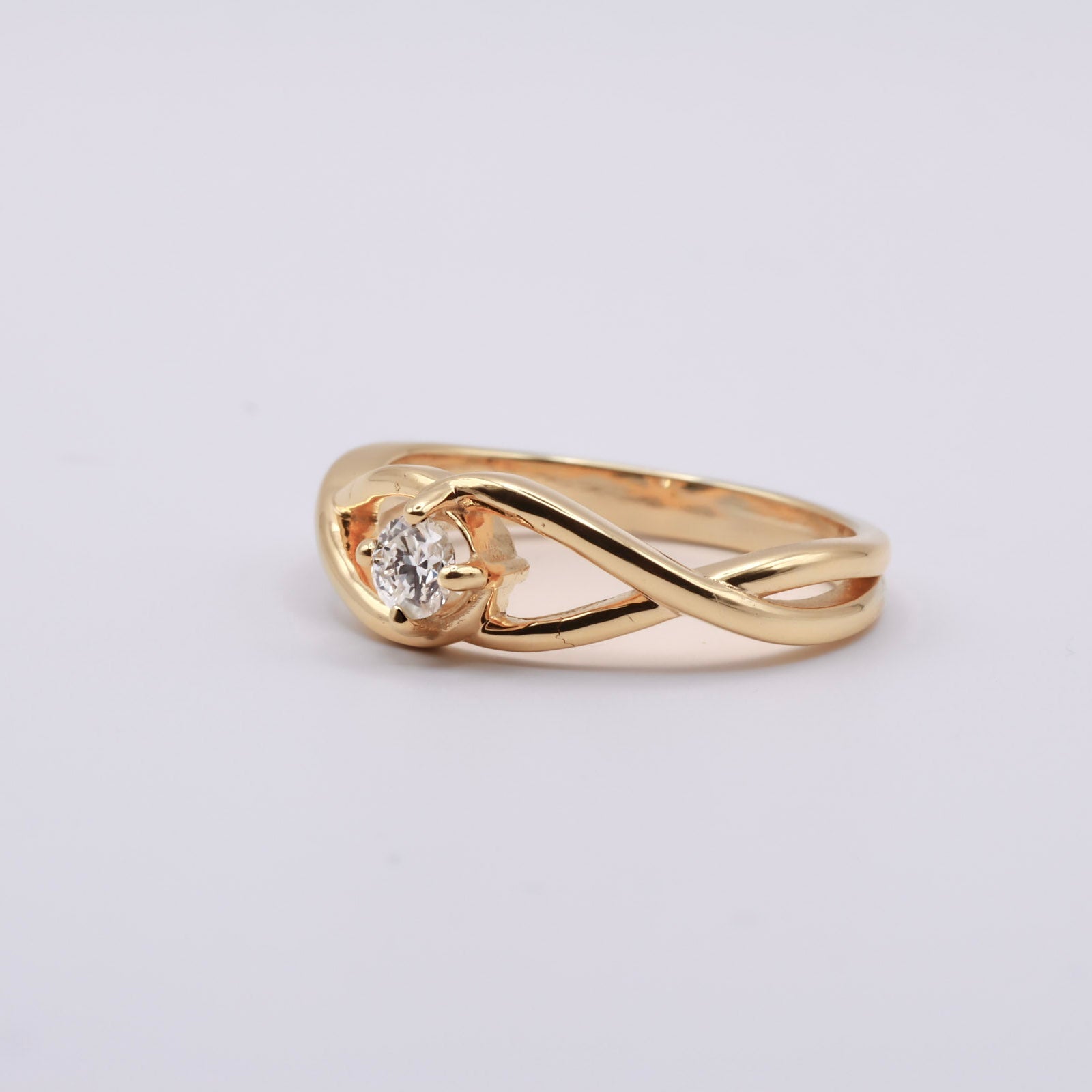 Kultainen yelleo-timanttisormus - solitaire - briljanttihionta