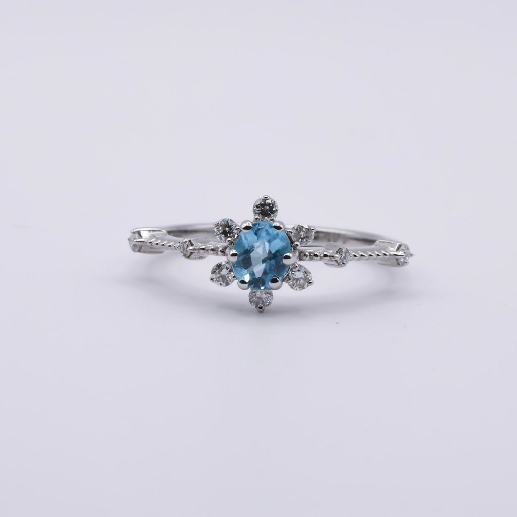 valkokultainen timanttisormus - sininen topaasi