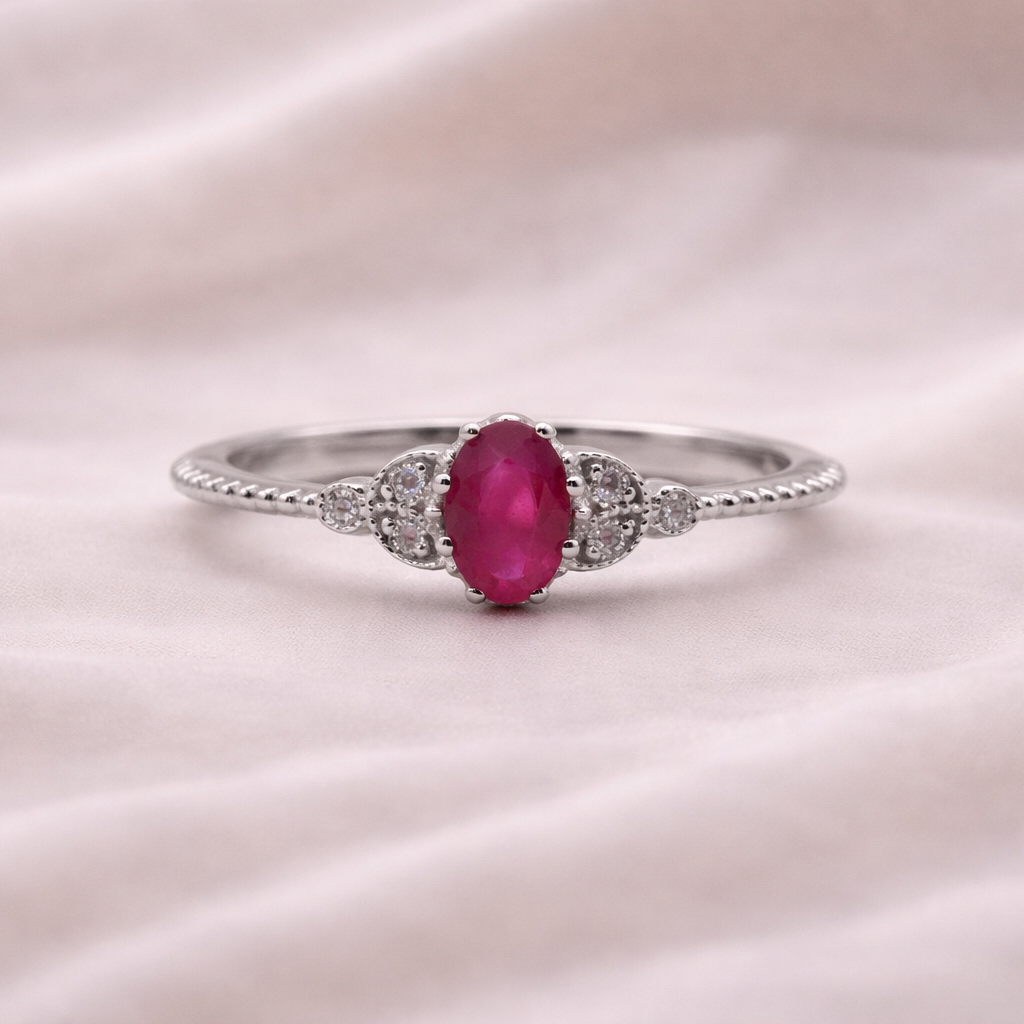 valkokulta - timanttisormus - rubiini