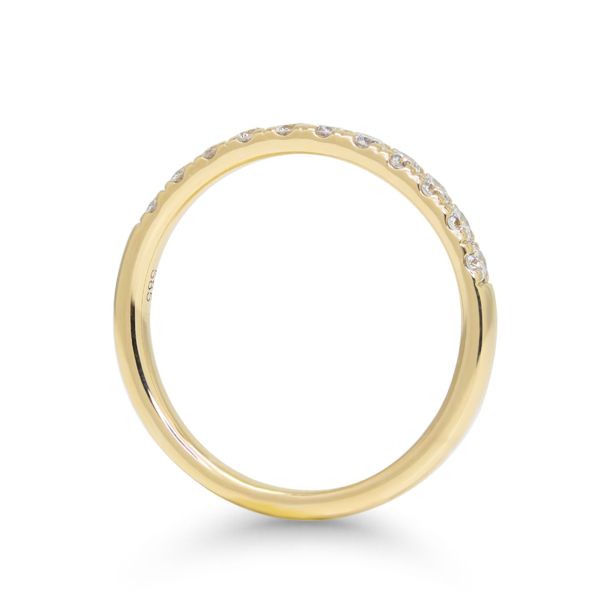 keltakultainen timanttivihkisormus