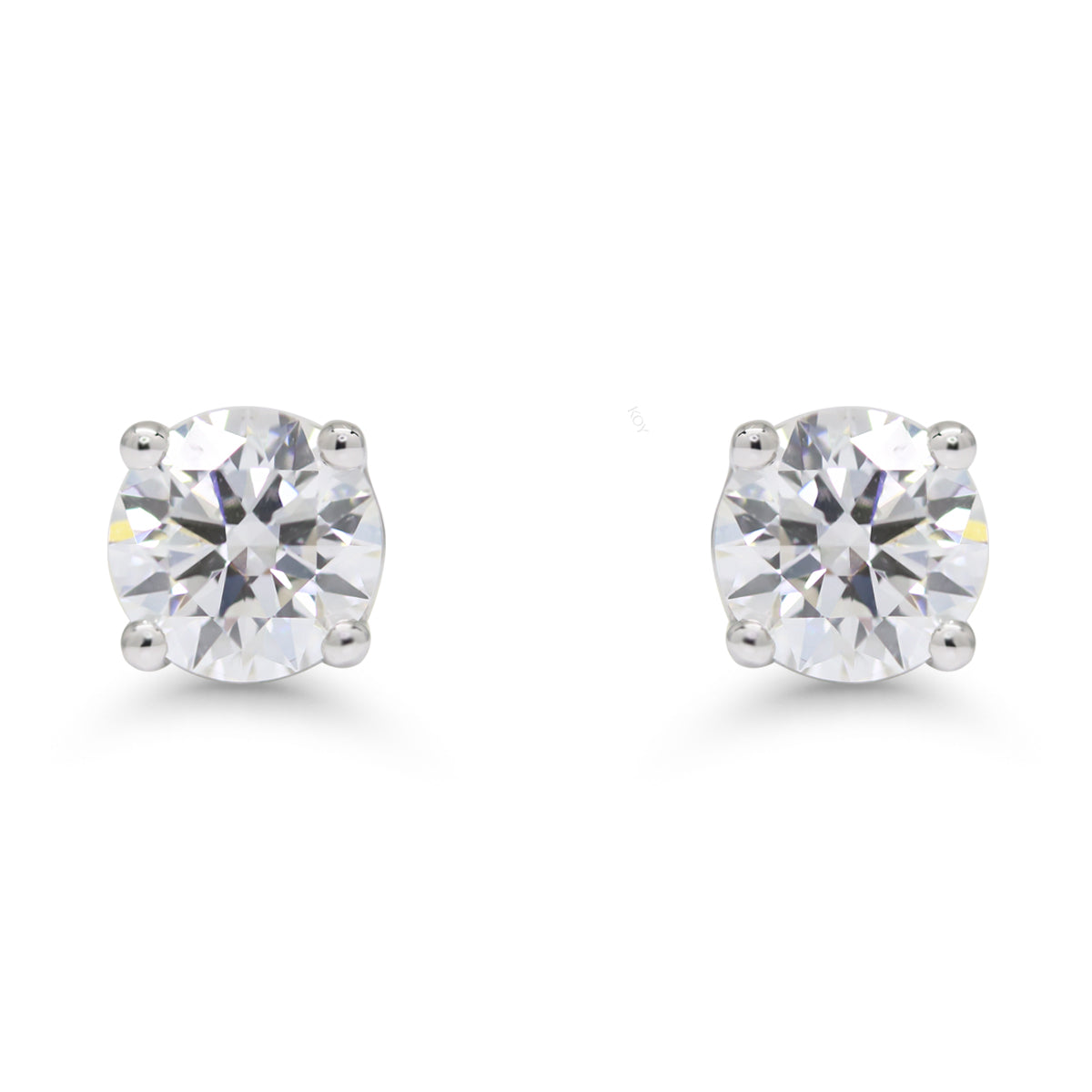 valkokultaiset timanttikorvakorut